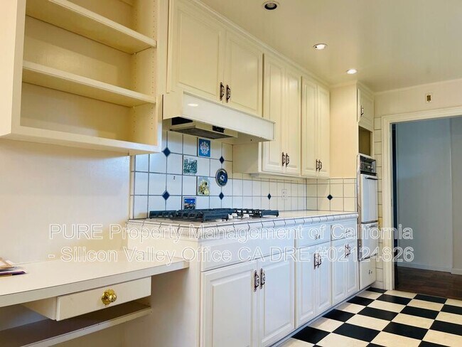 Building Photo - 1048 Savannah Drive