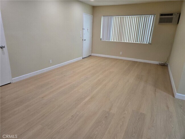 Foto del edificio - 1216 N Formosa Ave