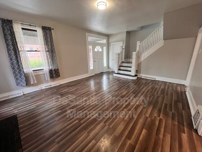Building Photo - 404 Crescent Ave