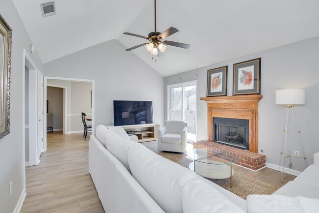 Foto del edificio - 662 Tara Ln