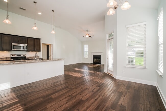 Building Photo - 49 Highland Forest Cir