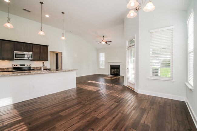 Foto del edificio - 49 Highland Forest Cir