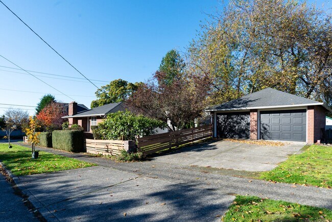 Building Photo - 4818 SW Findlay St