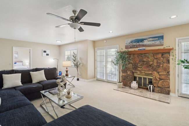 Building Photo - 2908 Lakemont Dr