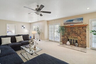 Building Photo - 3724 Evergreen Ct