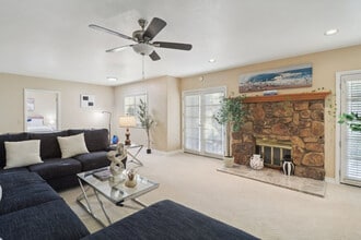 Building Photo - 3724 Evergreen Ct