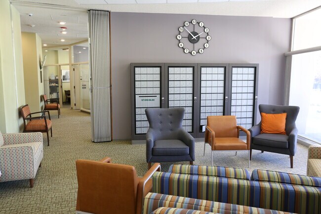 Área de correo - Plymouth Place Retirement Community 62+