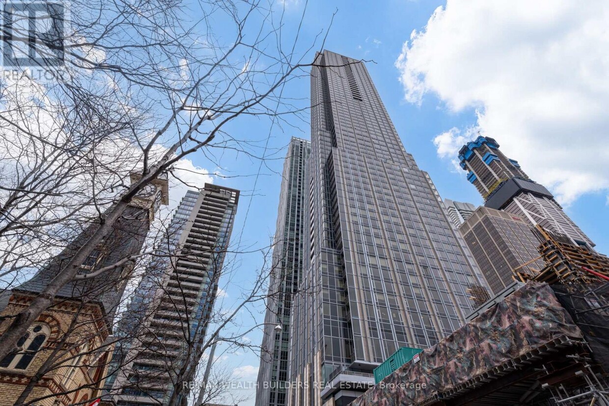 Building Photo - 11-4211 Yorkville Ave