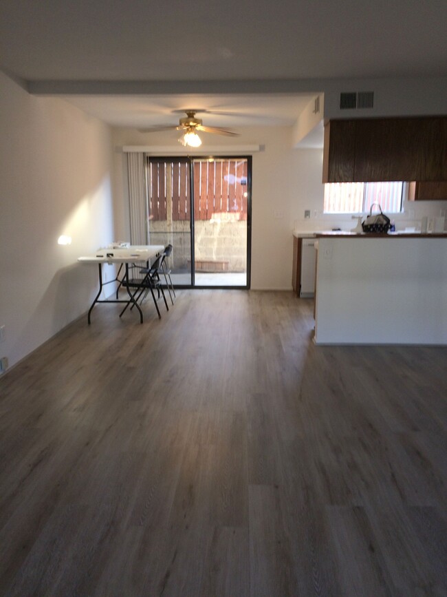 Building Photo - 2424 Santa Ana Ave