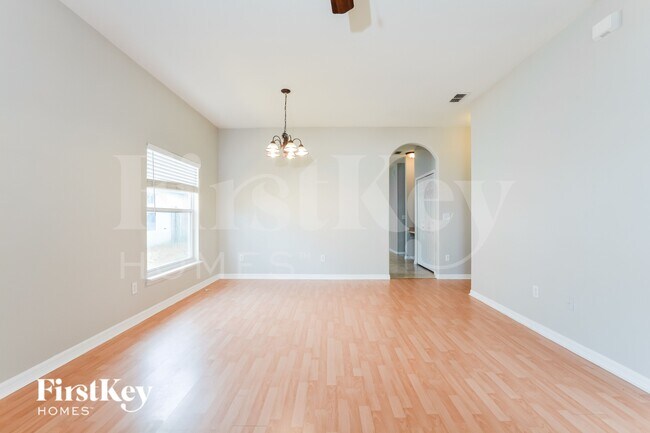 Foto del edificio - 2530 Dwyer Ln