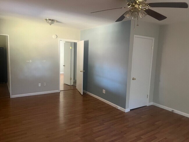 Building Photo - Large 4 Bedroom Home READY TODAY!