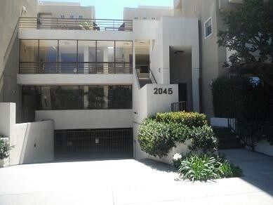 Foto del edificio - 2045 Beloit Ave