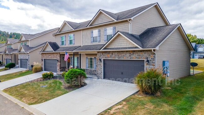 Building Photo - 7225 Deer Springs Way