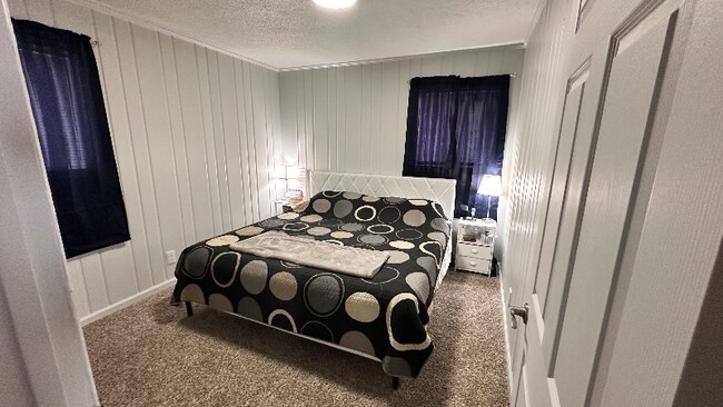 Foto del edificio - 2560 La Deara Crest Ln