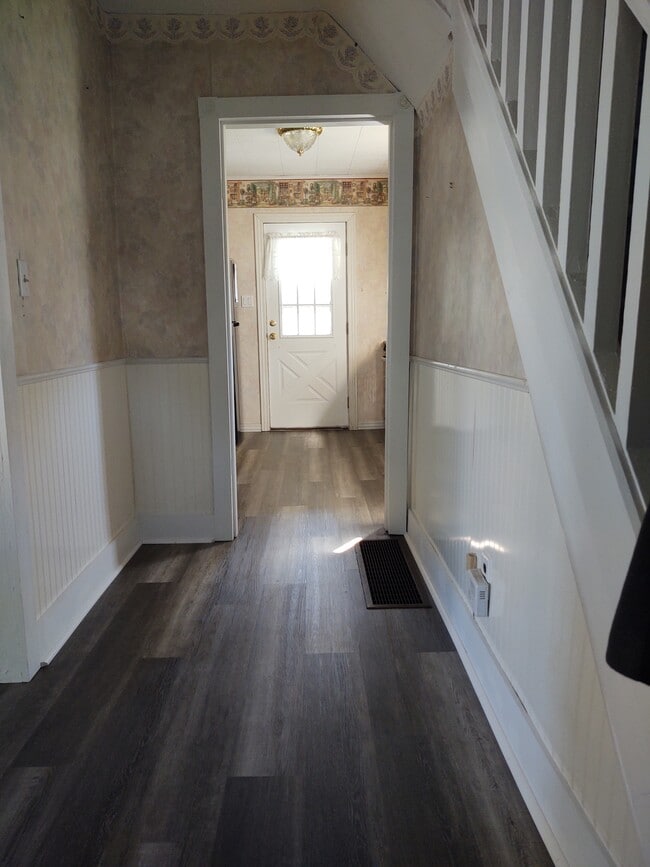 Foyer - 3121 Walnut Ave
