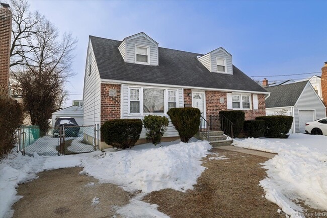 Building Photo - 580 Georgia St