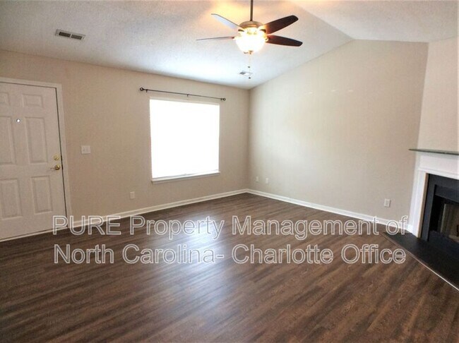 Foto del edificio - 11148 Whitlock Crossing Ct