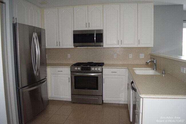 Foto del edificio - 8549 Hawthorn Hill