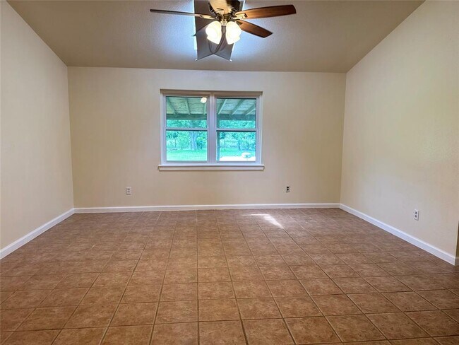 Foto del edificio - 688 County Rd 6681