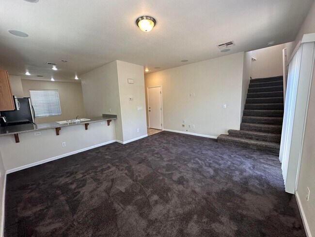 Building Photo - 3 bedroom Home in Henderson Gated Community!!