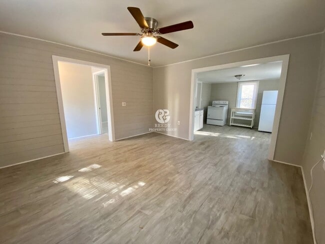 Foto del edificio - Remodeled 2 bedroom / 1 bathroom home available now!