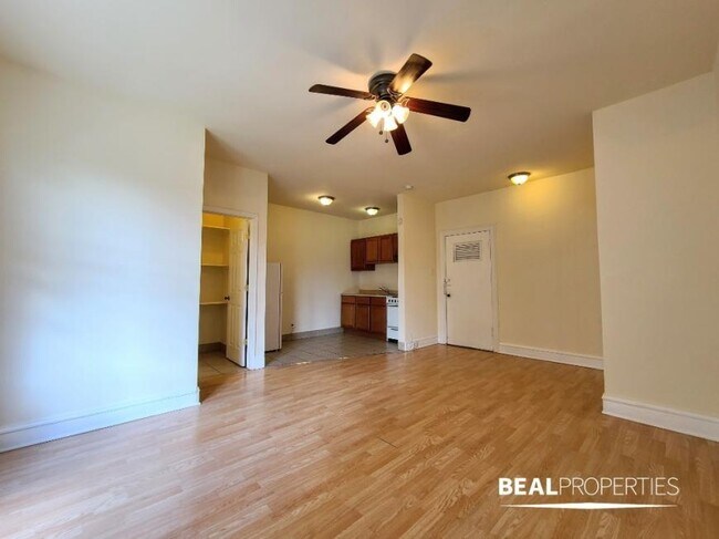 Foto del edificio - 0 bedroom in CHICAGO IL 60625