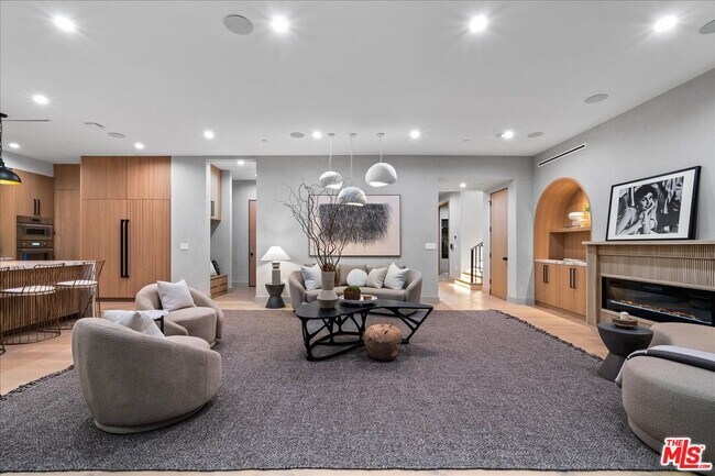 Foto del edificio - 11317 Valley Spring Ln