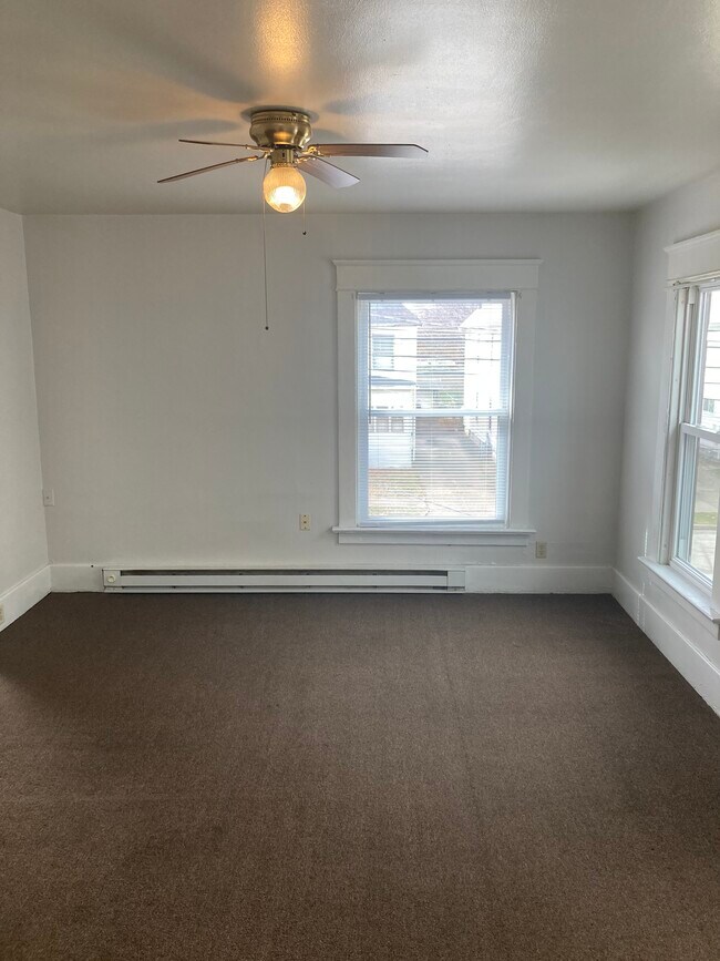 Foto del edificio - 817 Hess Ave