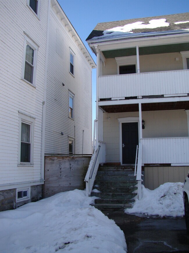 Building Photo - 86 School St