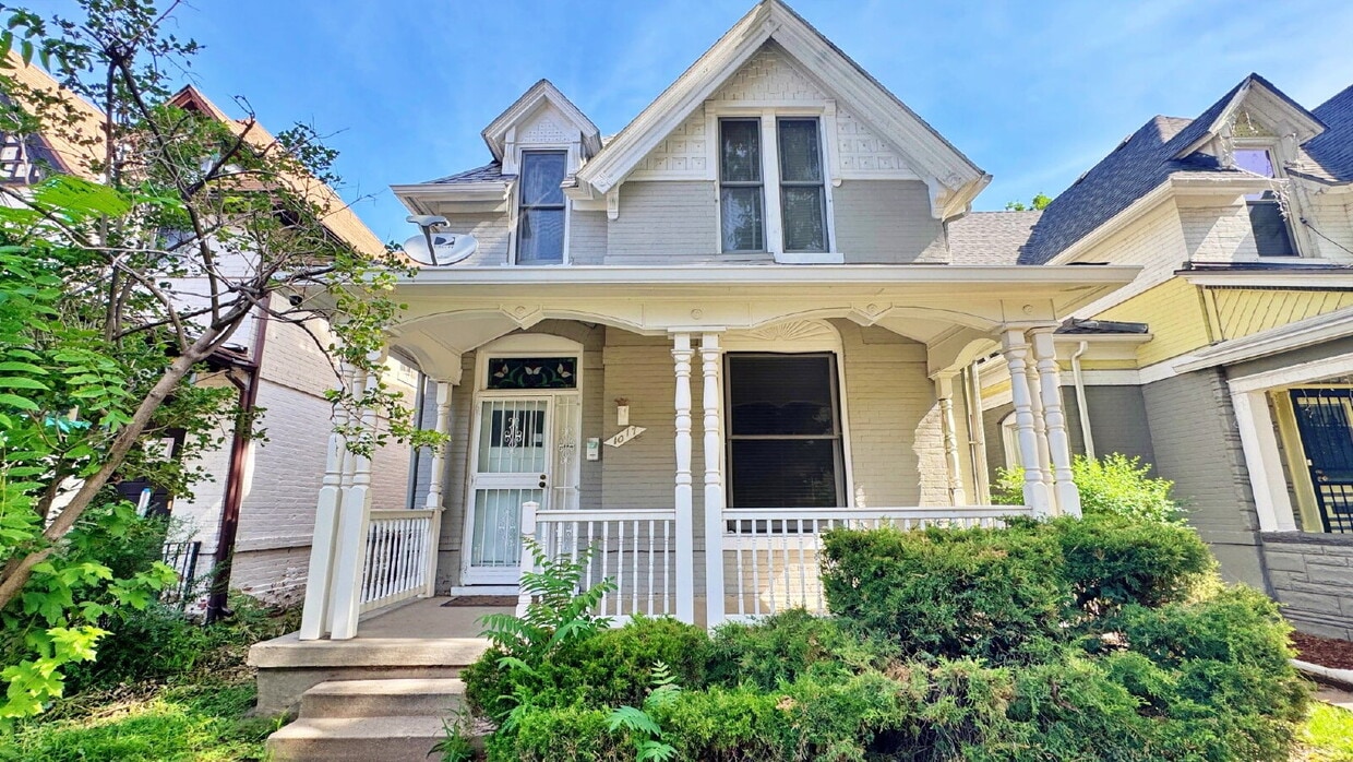 Foto principal - Historic Downtown 4 Bed 1.5 Bath Across from St Joes Hospital and Pres St Lukes.