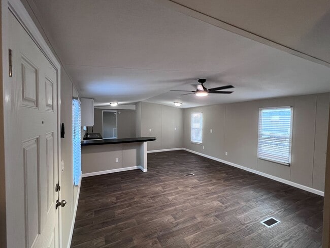 Building Photo - 215 Comanche Trail