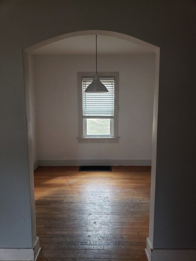 Foto del edificio - 3 bed 1 bath