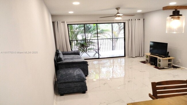 Building Photo - 200 Jacaranda Country Club Dr