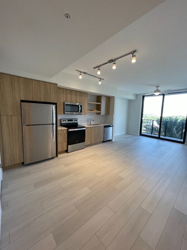Foto del edificio - 745 N Federal Hwy