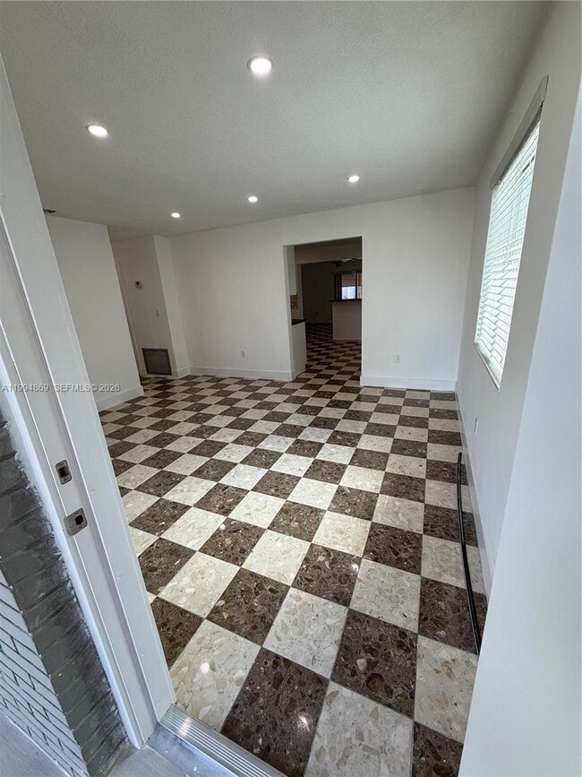 Foto del edificio - 7314 SW 22nd St