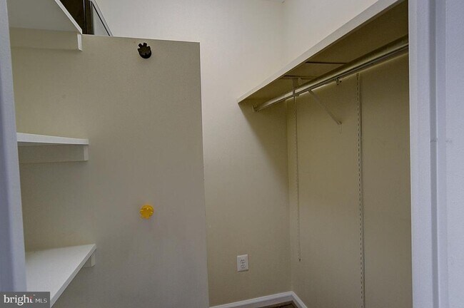 Foto del edificio - 5225 Pooks Hill Rd