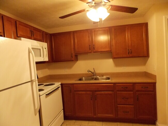 Building Photo - 311 N Douglas St