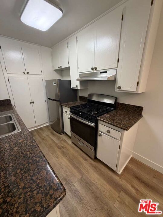 Foto del edificio - 848 S Holt Ave