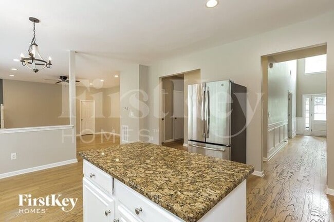 Building Photo - 413 Farmwood Way