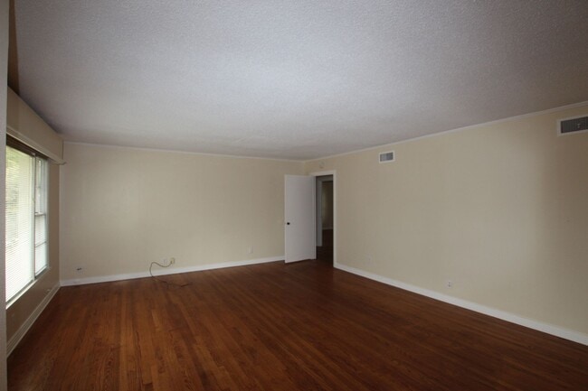 Building Photo - Coming Soon! Beautiful 4 Bedroom, 2 Bathro...