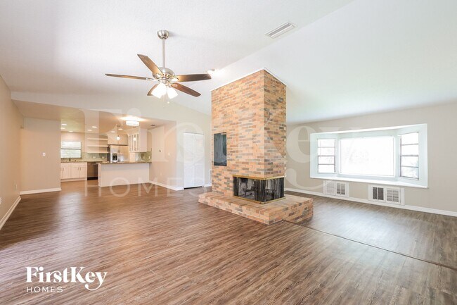 Foto del edificio - 5305 Lisa Ave