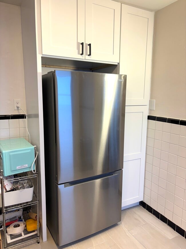 Building Photo - 5025 Lenox Ave