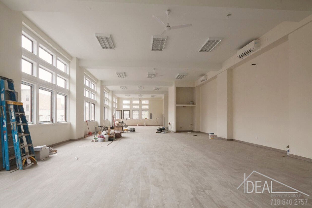 Building Photo - 405 Gates Ave