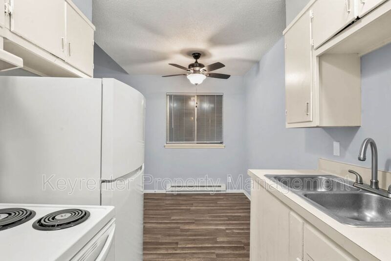 Foto principal - 5905 S Lee Ave