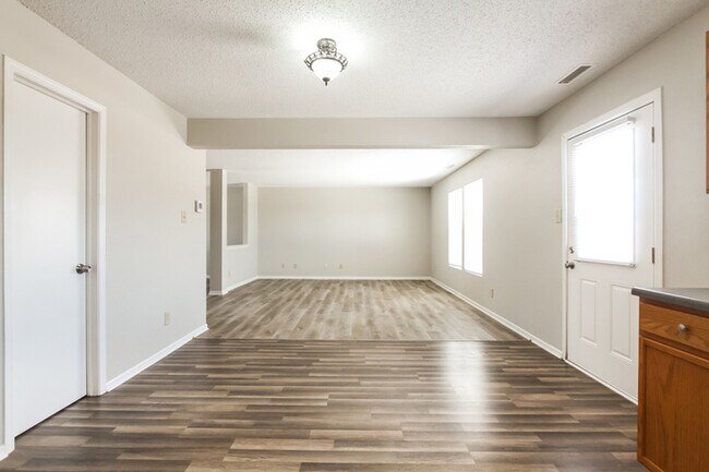 Foto del edificio - 864 Olmsted Dr