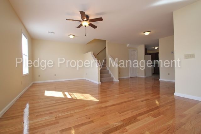 Primary Photo - 202 River View Ln