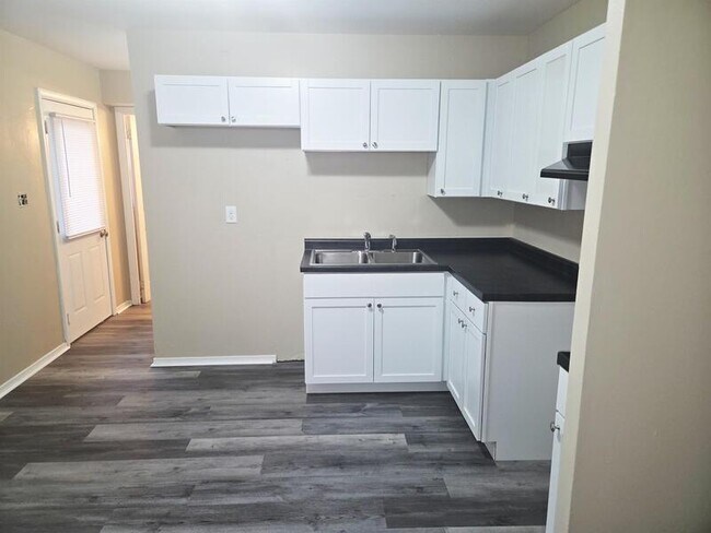 Building Photo - 7926 E 35th St