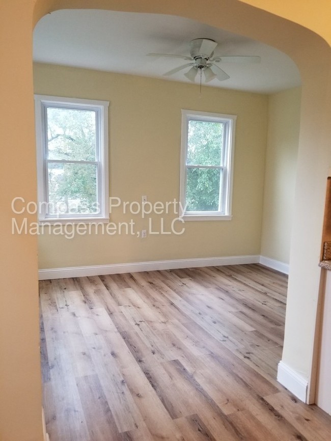 Building Photo - 564 Coates St