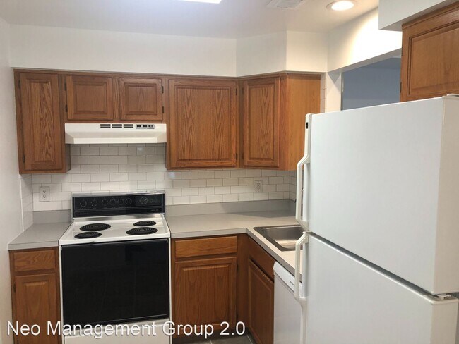 Building Photo - 2 br, 1 bath House - 608 Mews Drive