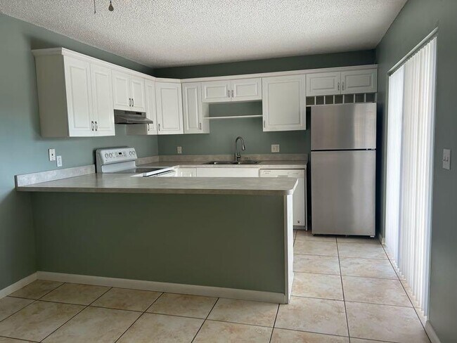 Foto del edificio - 2211 White Pine Cir